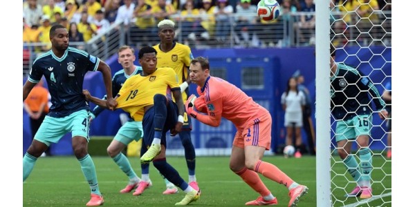 Velen hebben kritiek geuit op de algehele prestaties van Manuel Neuer sinds zijn terugkeer bij het Duitse nationale team Velen hebben kritiek geuit op de algehele prestaties van Manuel Neuer sinds zijn terugkeer bij het Duitse nationale team